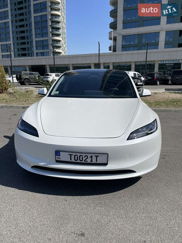 Tesla Model 3 2024