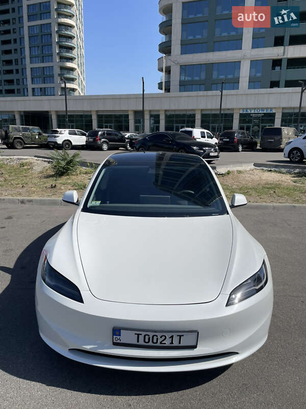 Tesla Model 3 2024