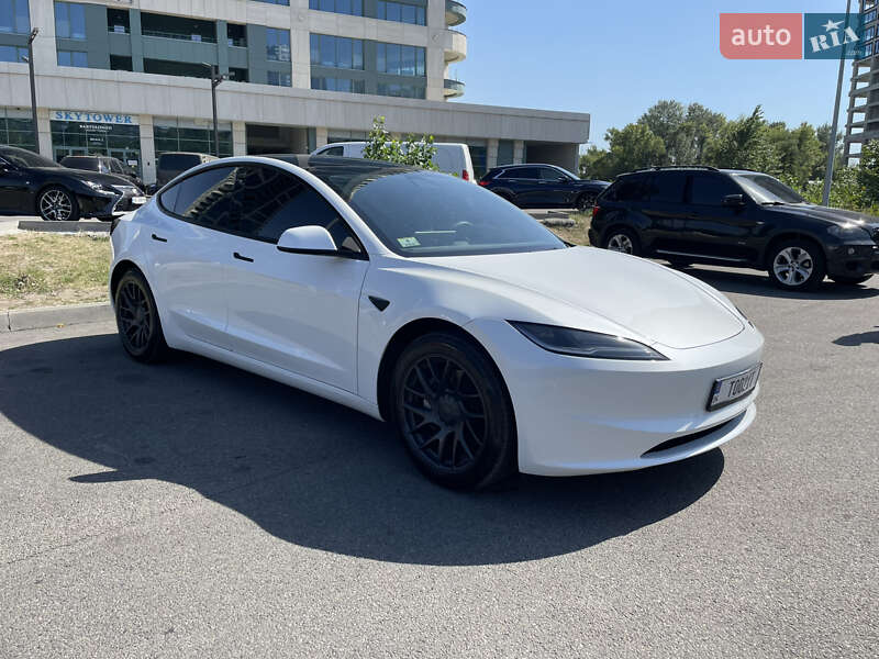 Tesla Model 3 2024