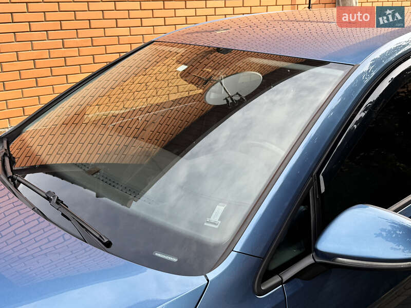 Volkswagen e-Golf 2014