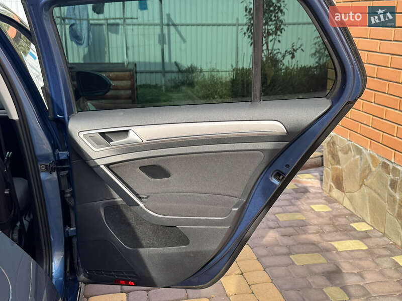 Volkswagen e-Golf 2014