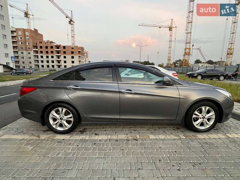 Hyundai Sonata 2011