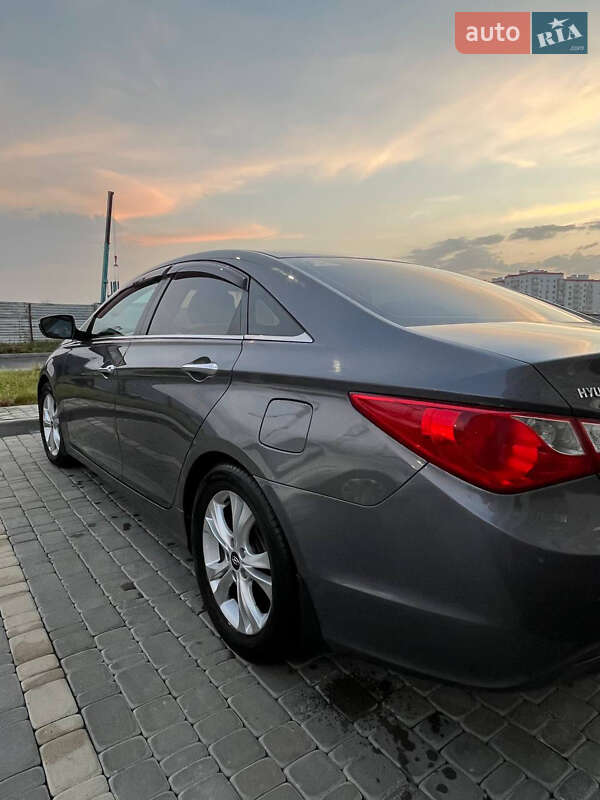 Hyundai Sonata 2011