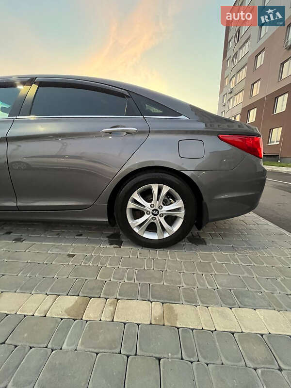 Hyundai Sonata 2011