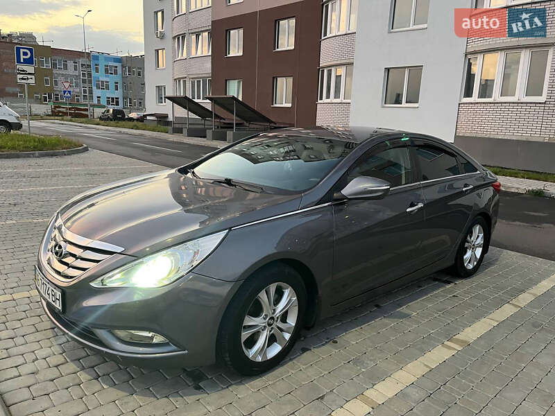 Hyundai Sonata 2011