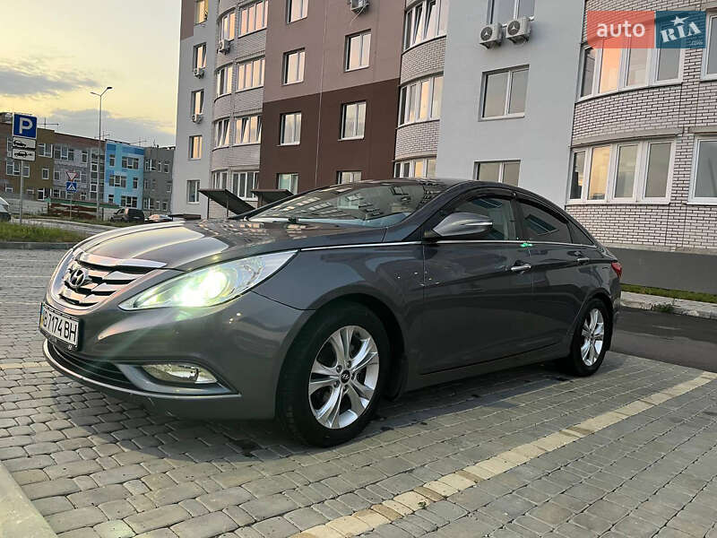 Hyundai Sonata 2011
