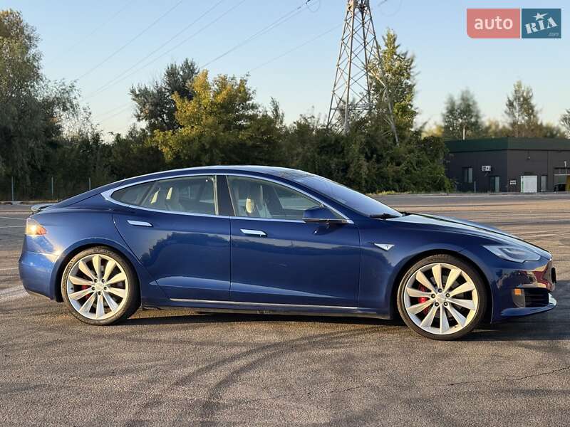 Tesla Model S 2016