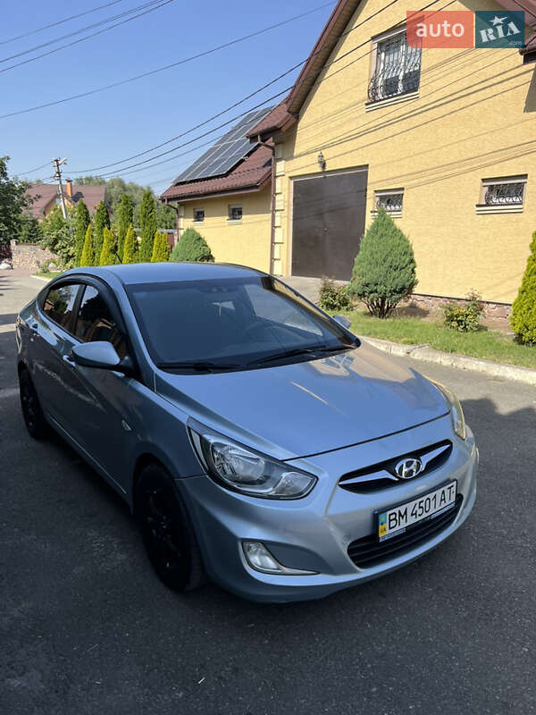 Hyundai Accent 2011