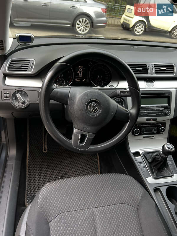 Volkswagen Passat 2011