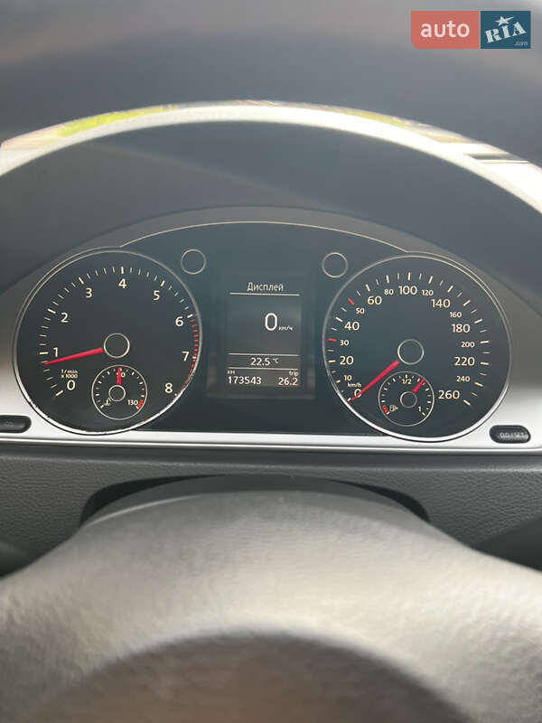 Volkswagen Passat 2011