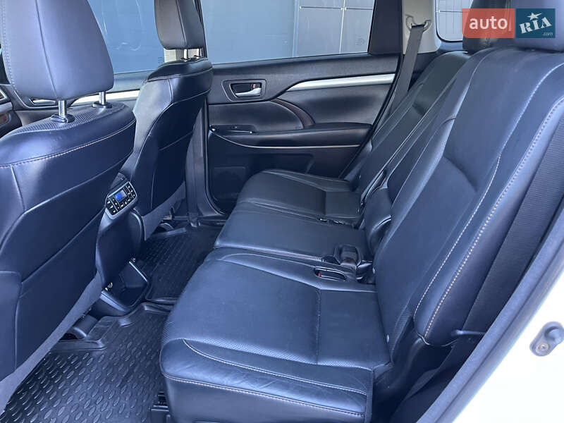 Toyota Highlander 2016