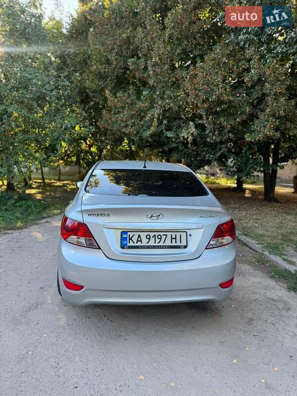 Hyundai Accent 2012