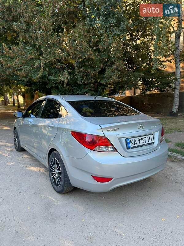 Hyundai Accent 2012