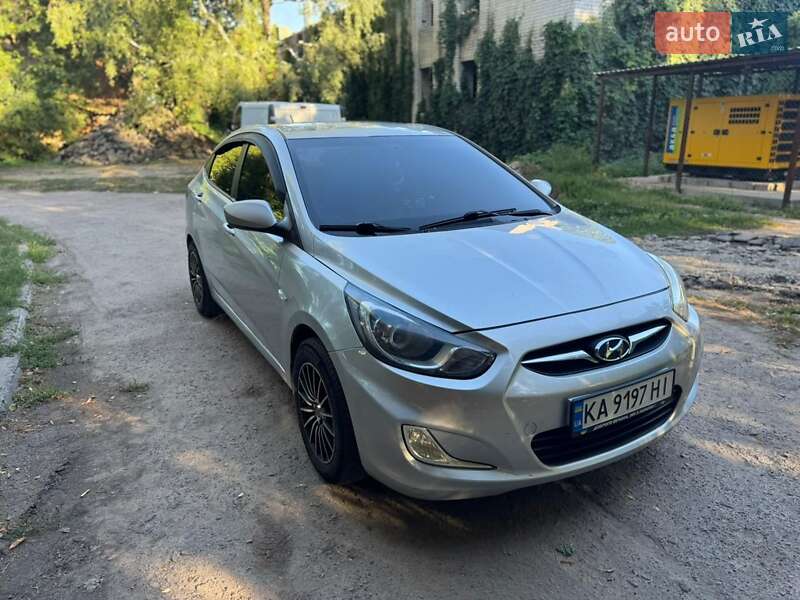 Hyundai Accent 2012