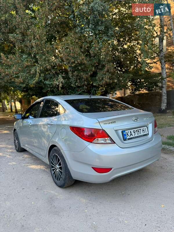 Hyundai Accent 2012