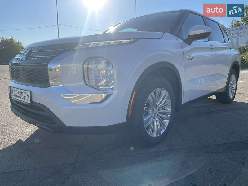 Mitsubishi Outlander 2023