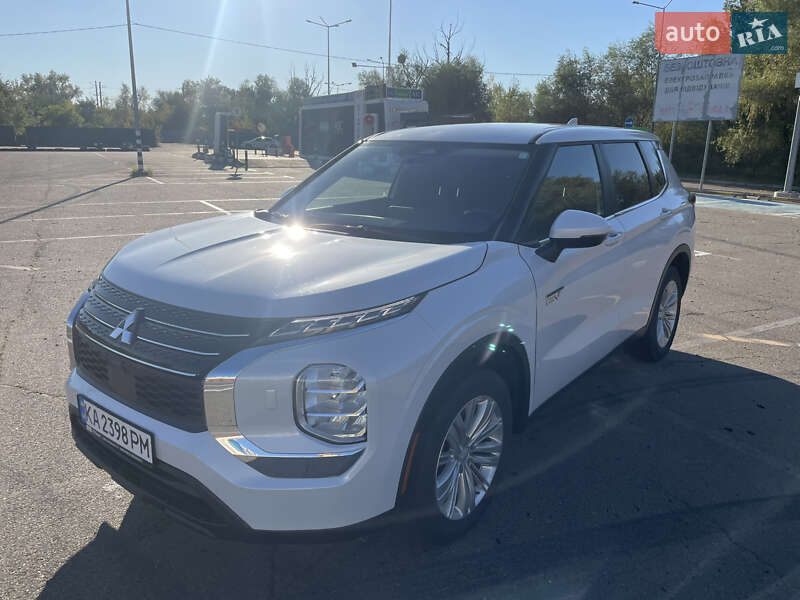 Mitsubishi Outlander 2023