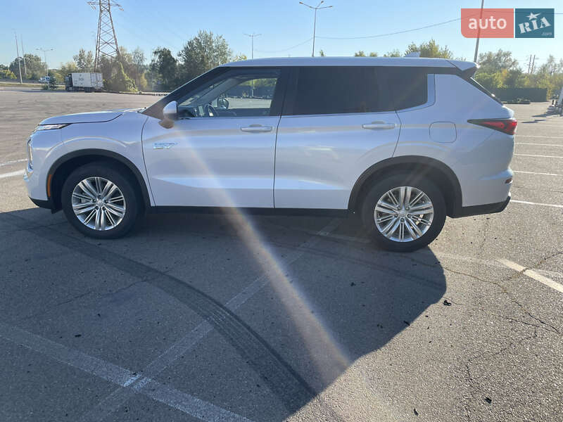 Mitsubishi Outlander 2023