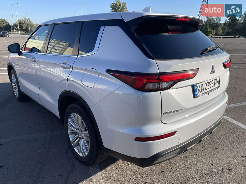 Mitsubishi Outlander 2023