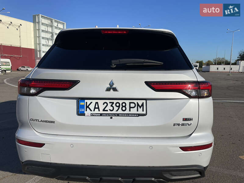 Mitsubishi Outlander 2023