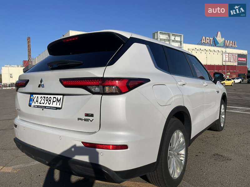 Mitsubishi Outlander 2023