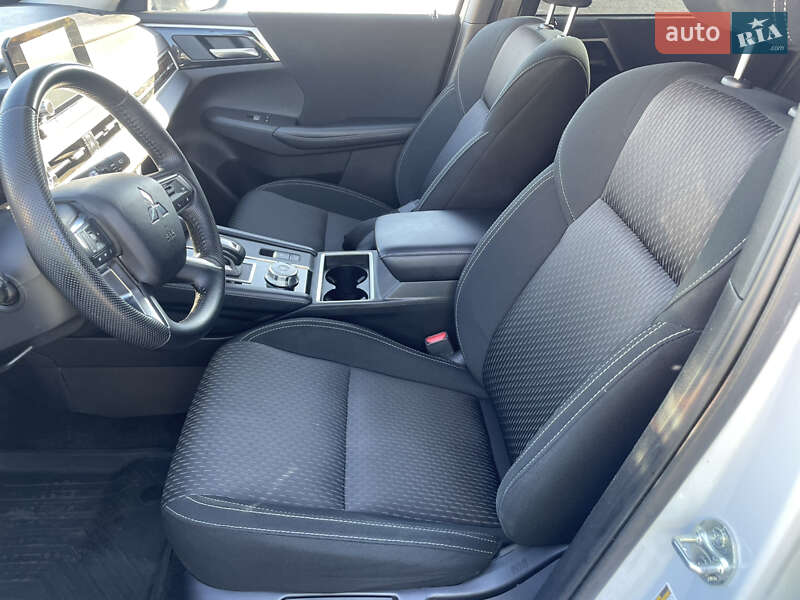 Mitsubishi Outlander 2023