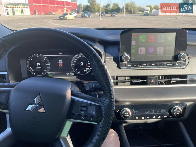 Mitsubishi Outlander 2023