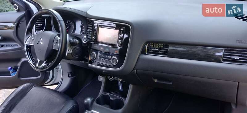 Mitsubishi Outlander 2016