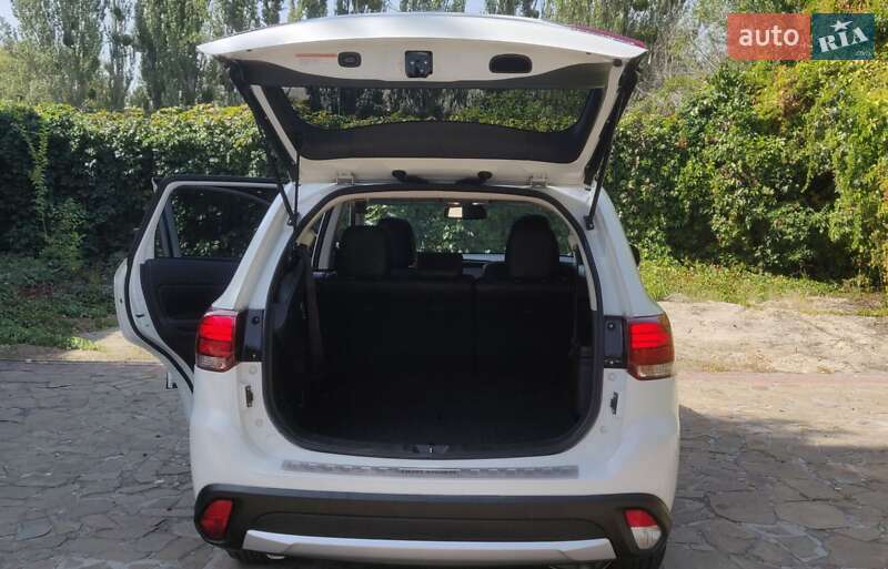 Mitsubishi Outlander 2016