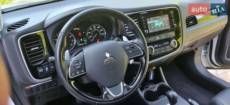 Mitsubishi Outlander 2016