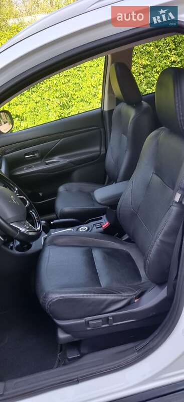 Mitsubishi Outlander 2016