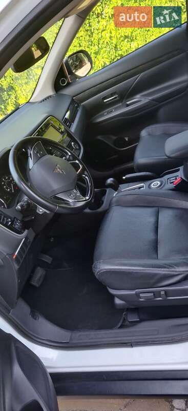 Mitsubishi Outlander 2016