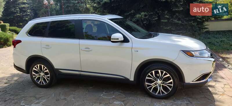 Mitsubishi Outlander 2016