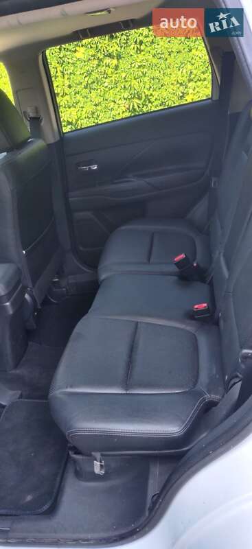 Mitsubishi Outlander 2016