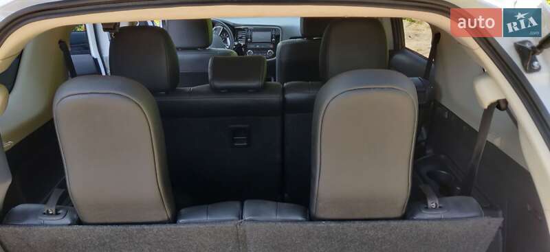 Mitsubishi Outlander 2016