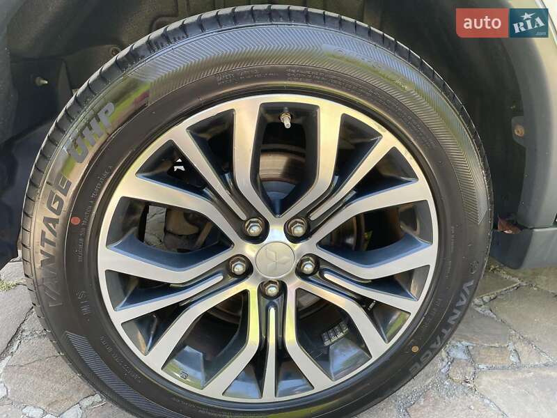 Mitsubishi Outlander 2016