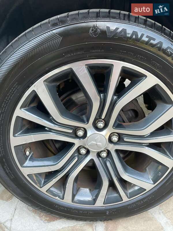 Mitsubishi Outlander 2016