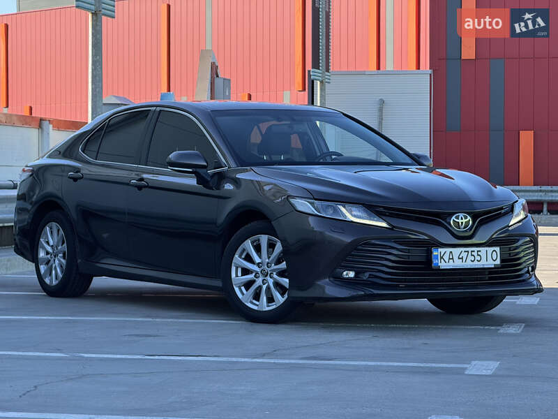 Toyota Camry 2019