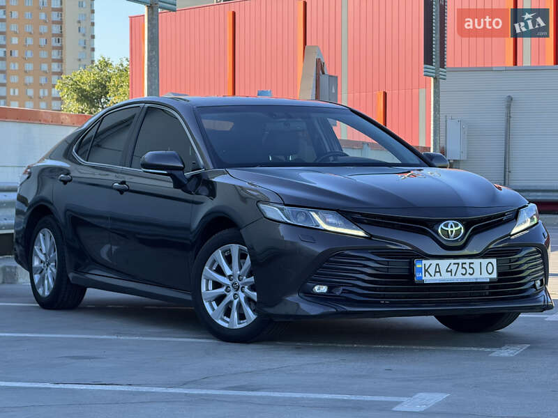 Toyota Camry 2019