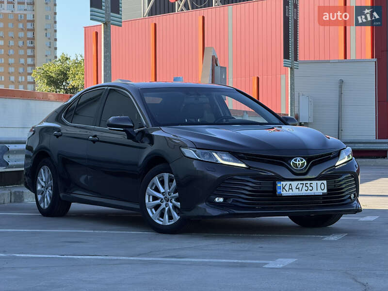 Toyota Camry 2019