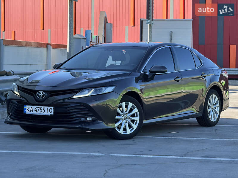 Toyota Camry 2019