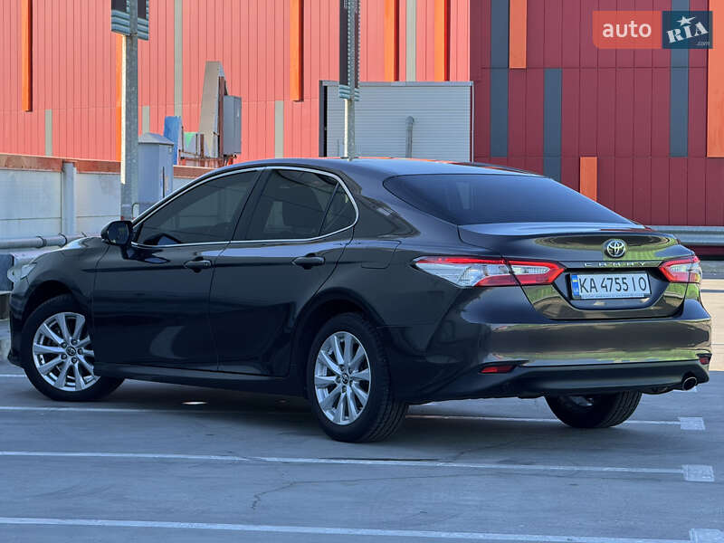 Toyota Camry 2019