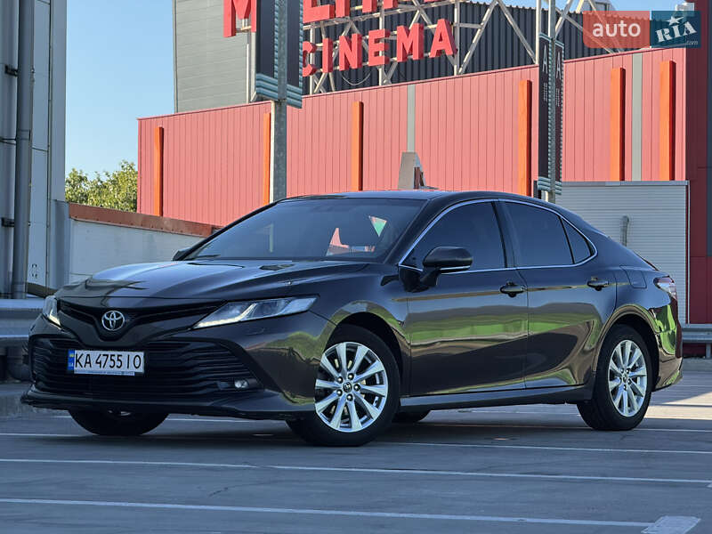 Toyota Camry 2019