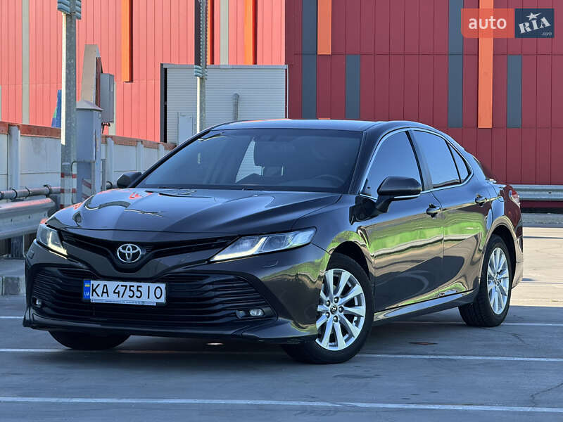 Toyota Camry 2019