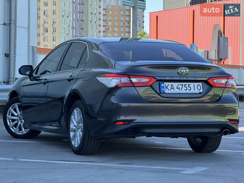 Toyota Camry 2019