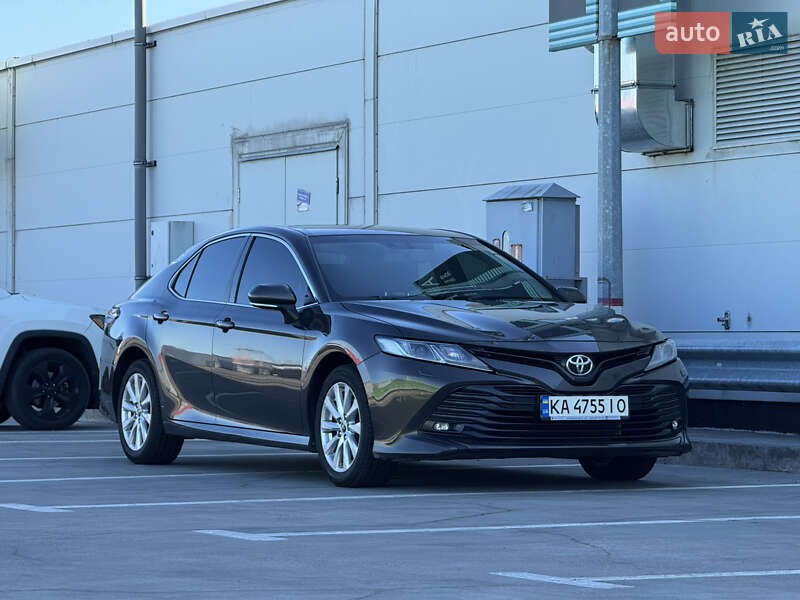 Toyota Camry 2019