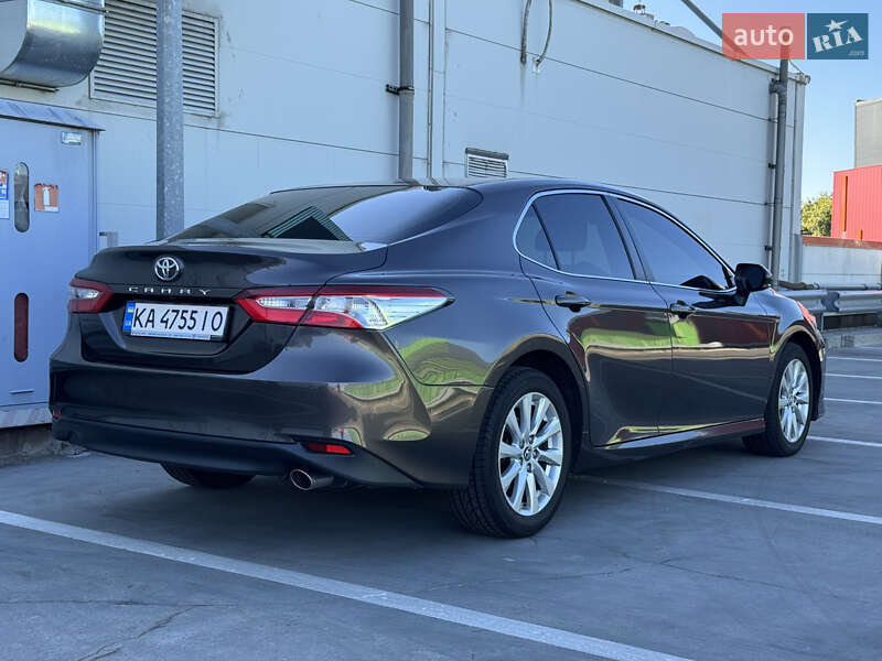 Toyota Camry 2019