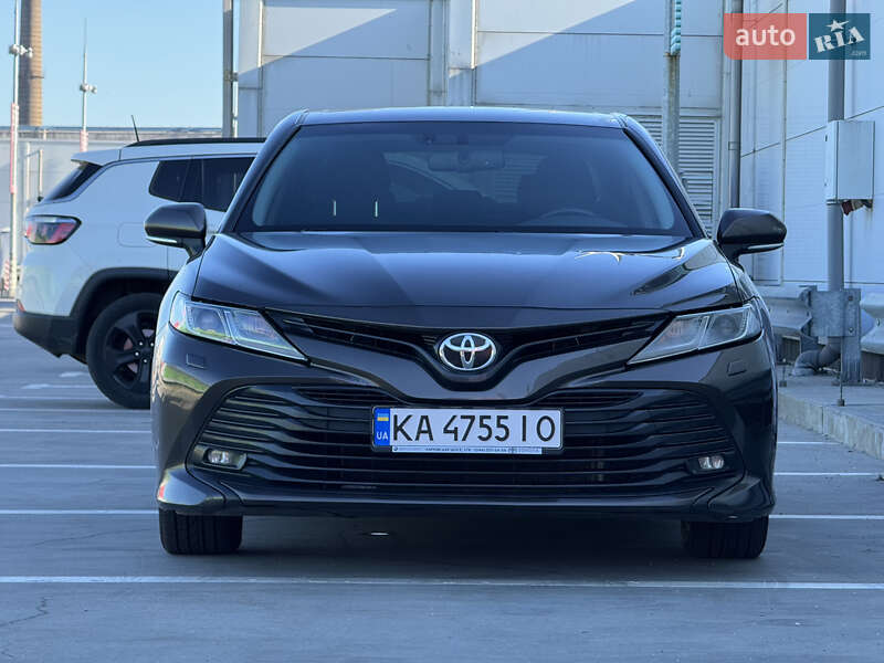 Toyota Camry 2019