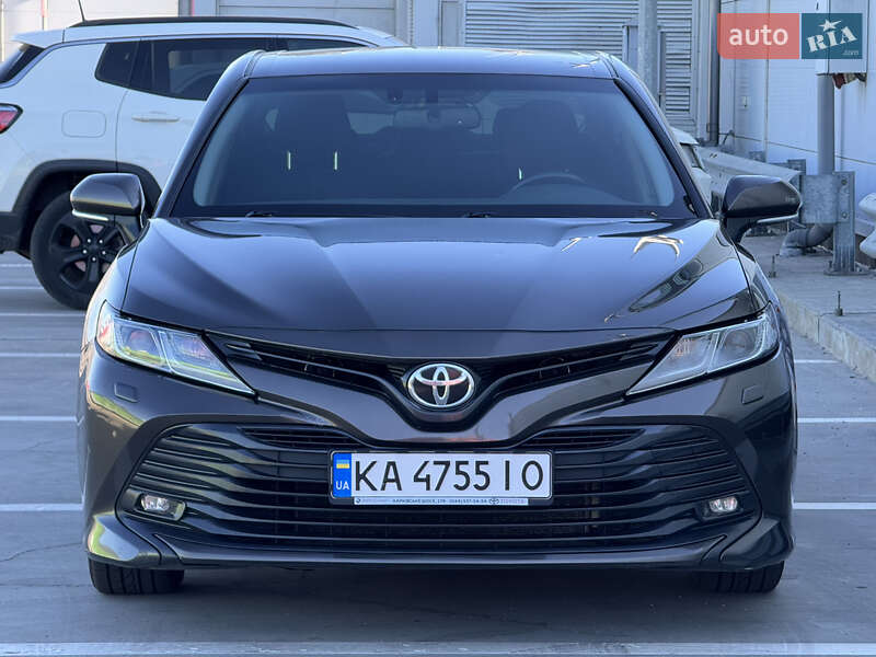 Toyota Camry 2019