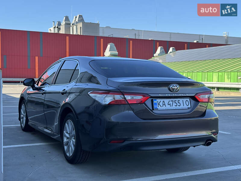 Toyota Camry 2019